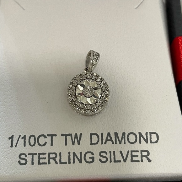 Beautiful Sterling silver and diamond pendant - Picture 4 of 10
